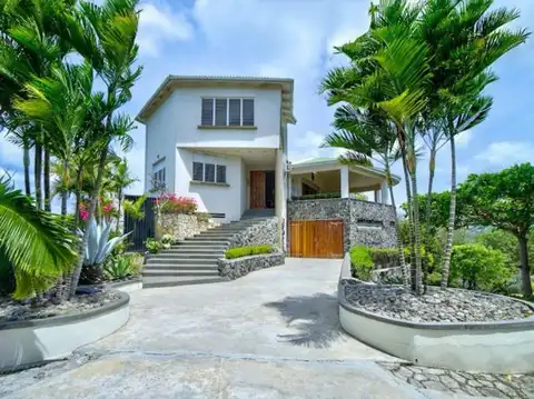 Golden Drive Hilltop Retreat — house for sale in Golden Drive Marian, St. George